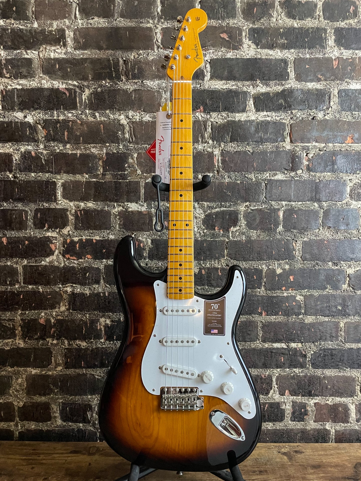 Fender 70th-anniversary American Vintage II 1954 Stratocaster - 2-color Sunburst
