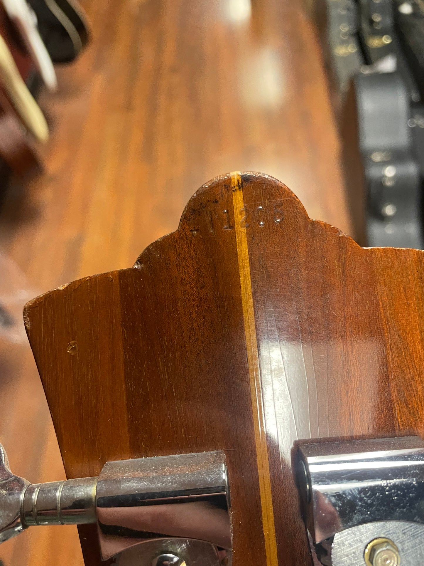 1974 Guild JS-II Jetstar Oak Leaf and Acorn (USED)