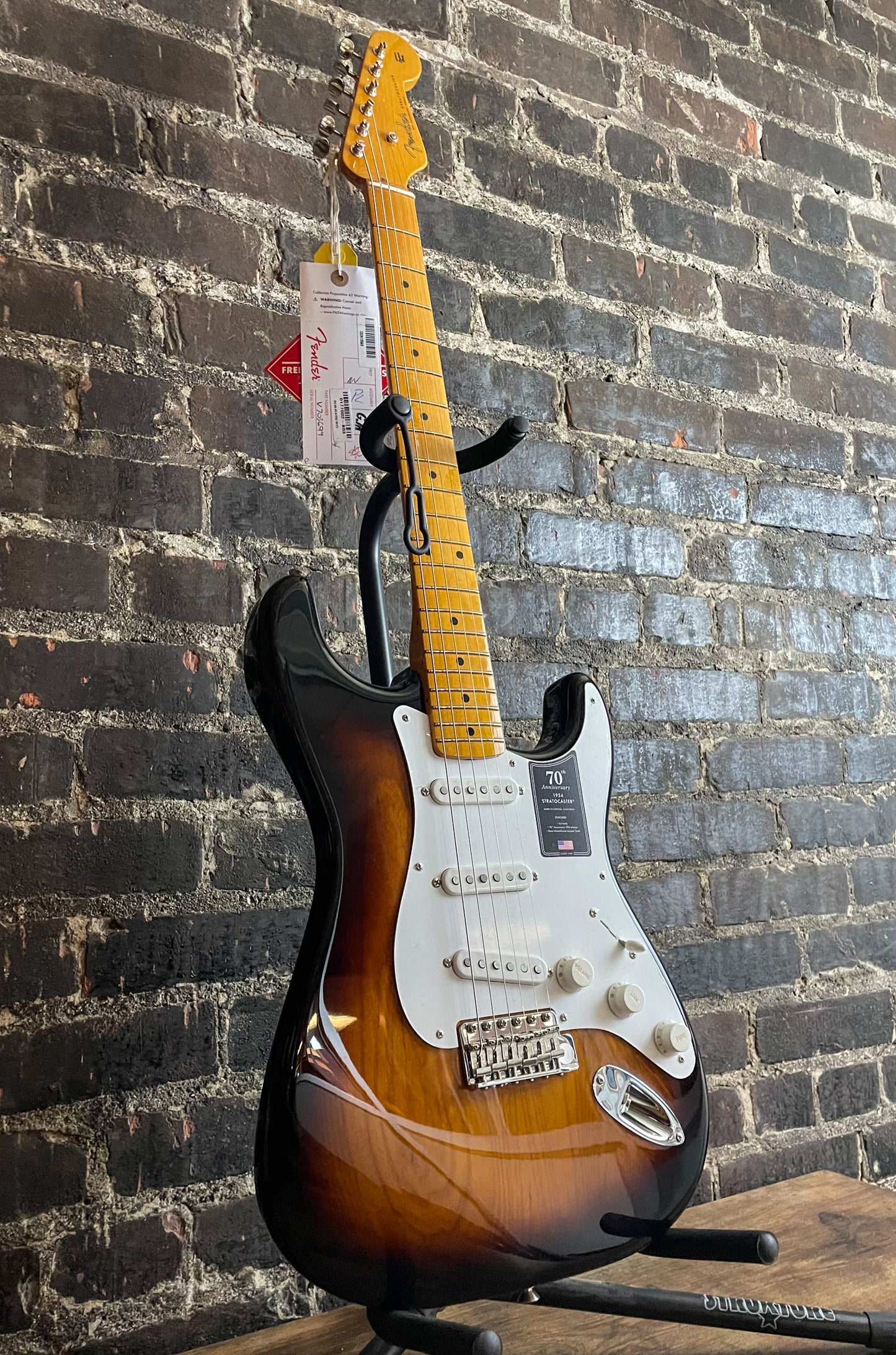 Fender 70th-anniversary American Vintage II 1954 Stratocaster - 2-color Sunburst