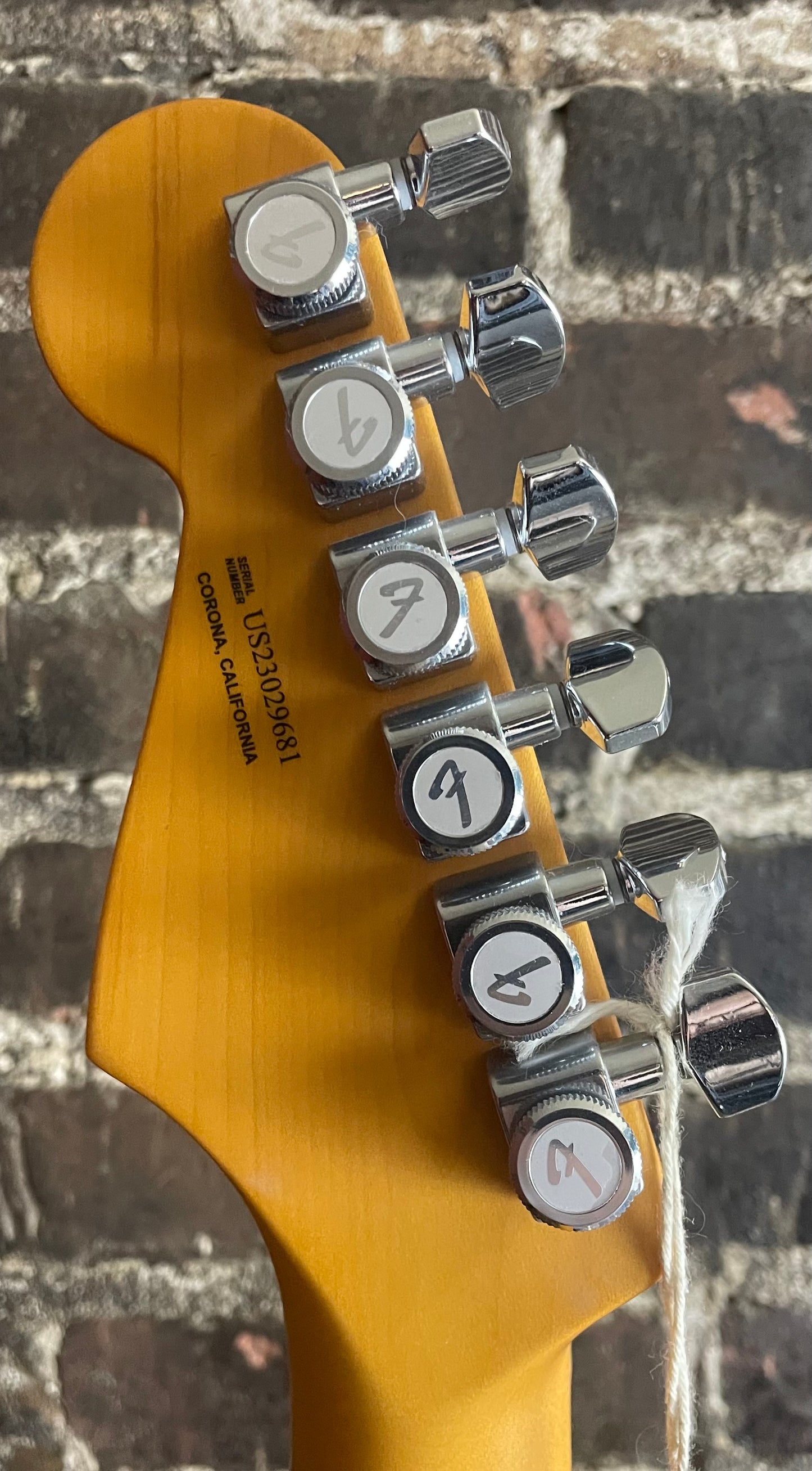 Fender American Ultra Stratocaster Maple Fingerboard Electric Guitar Mocha Burst