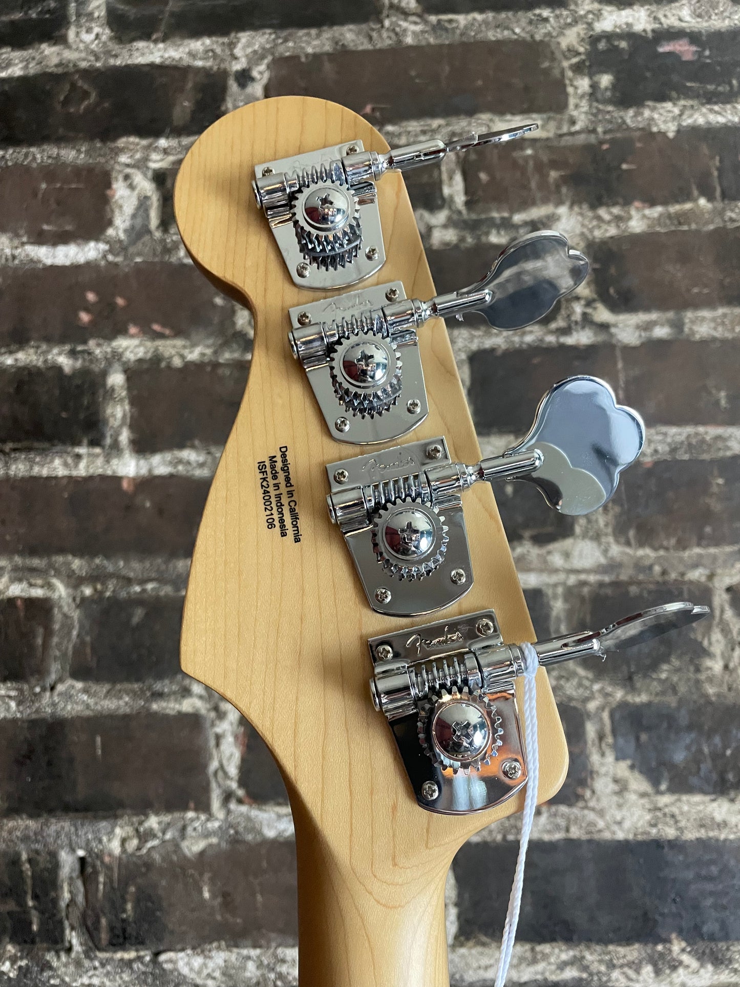 Fender Standard Jazz Bass - Olympic White, Laurel Fingerboard