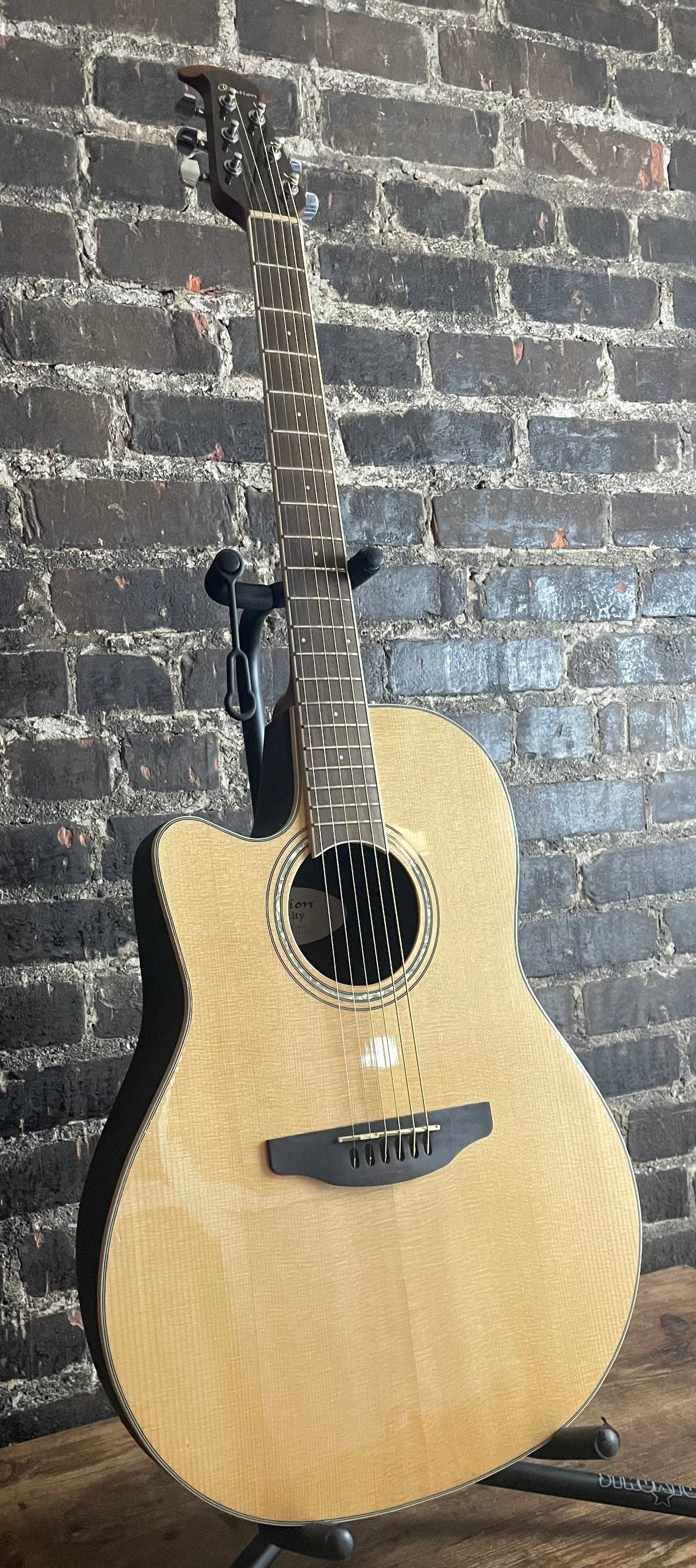 Ovation Celebrity Left-handed Acoustic-electric Guitar - Natural (USED)
