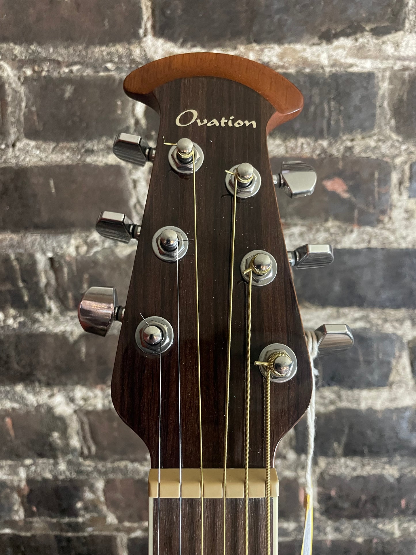 Ovation Celebrity Left-handed Acoustic-electric Guitar - Natural (USED)