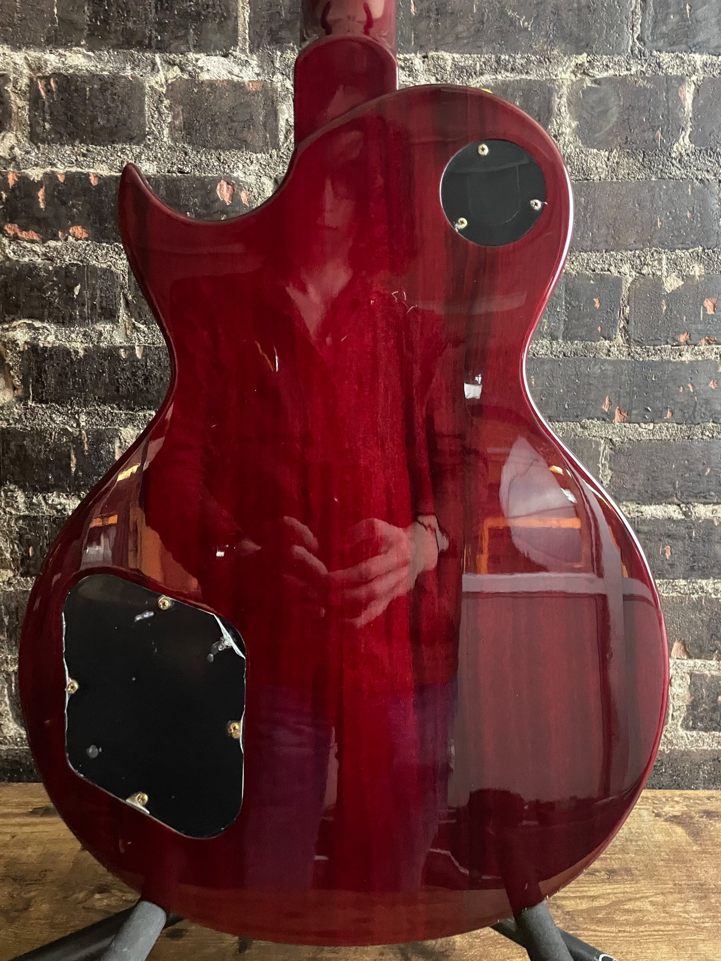 2020 Vintage V100M-WR - Wine Red (USED)