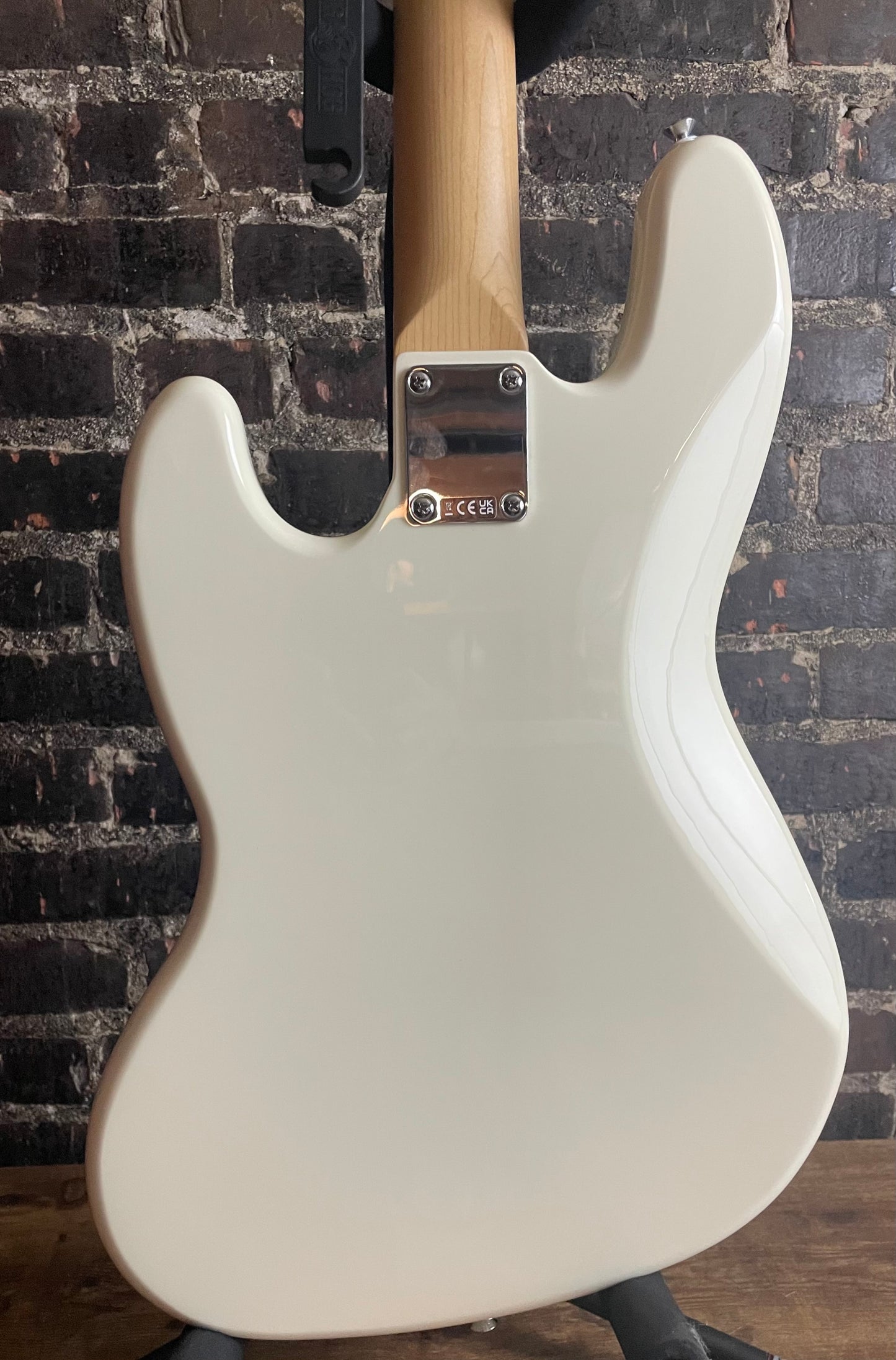 Fender Standard Jazz Bass - Olympic White, Laurel Fingerboard
