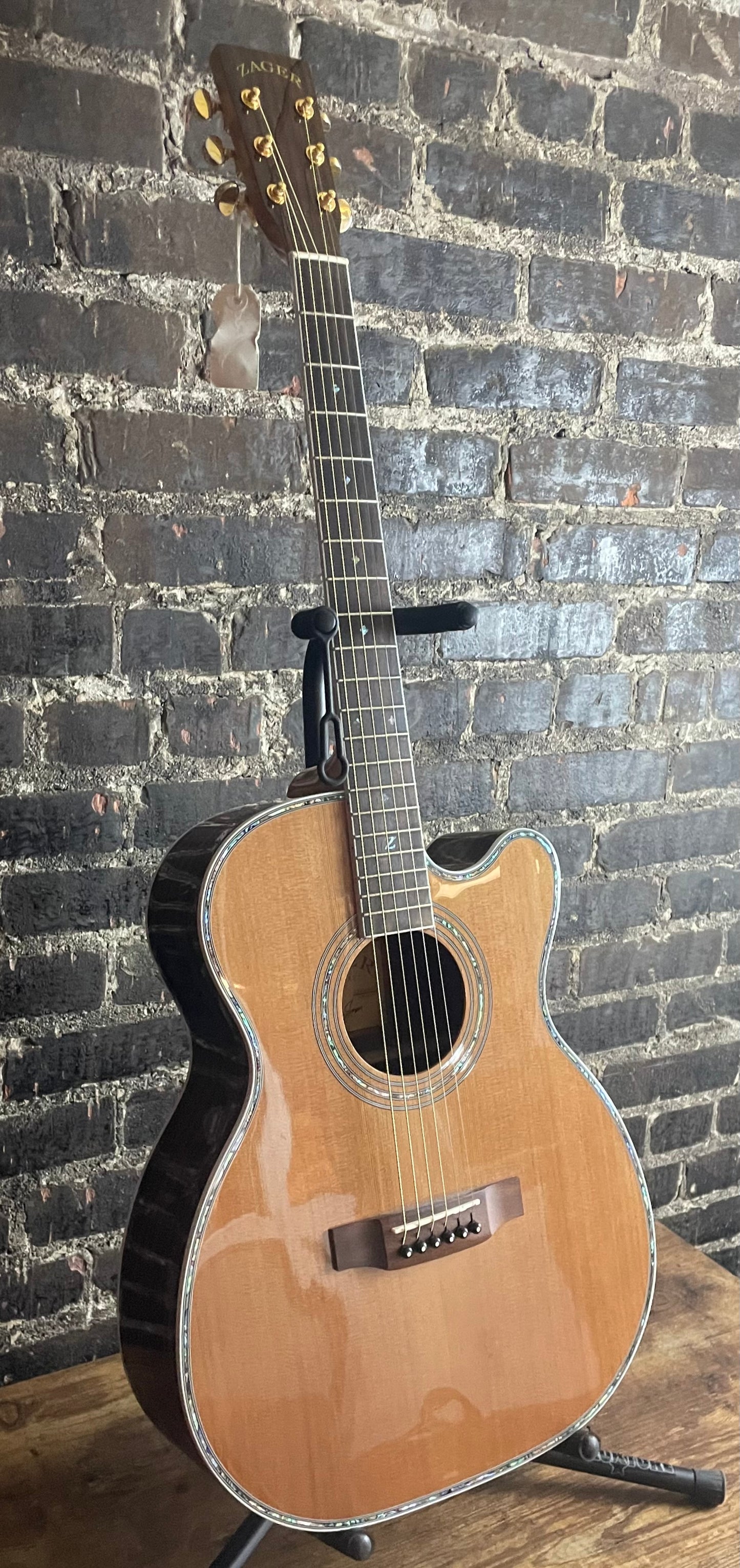 2022 ZAD80CE Acoustic Electric Pro Series Smaller “OM” Size (USED)