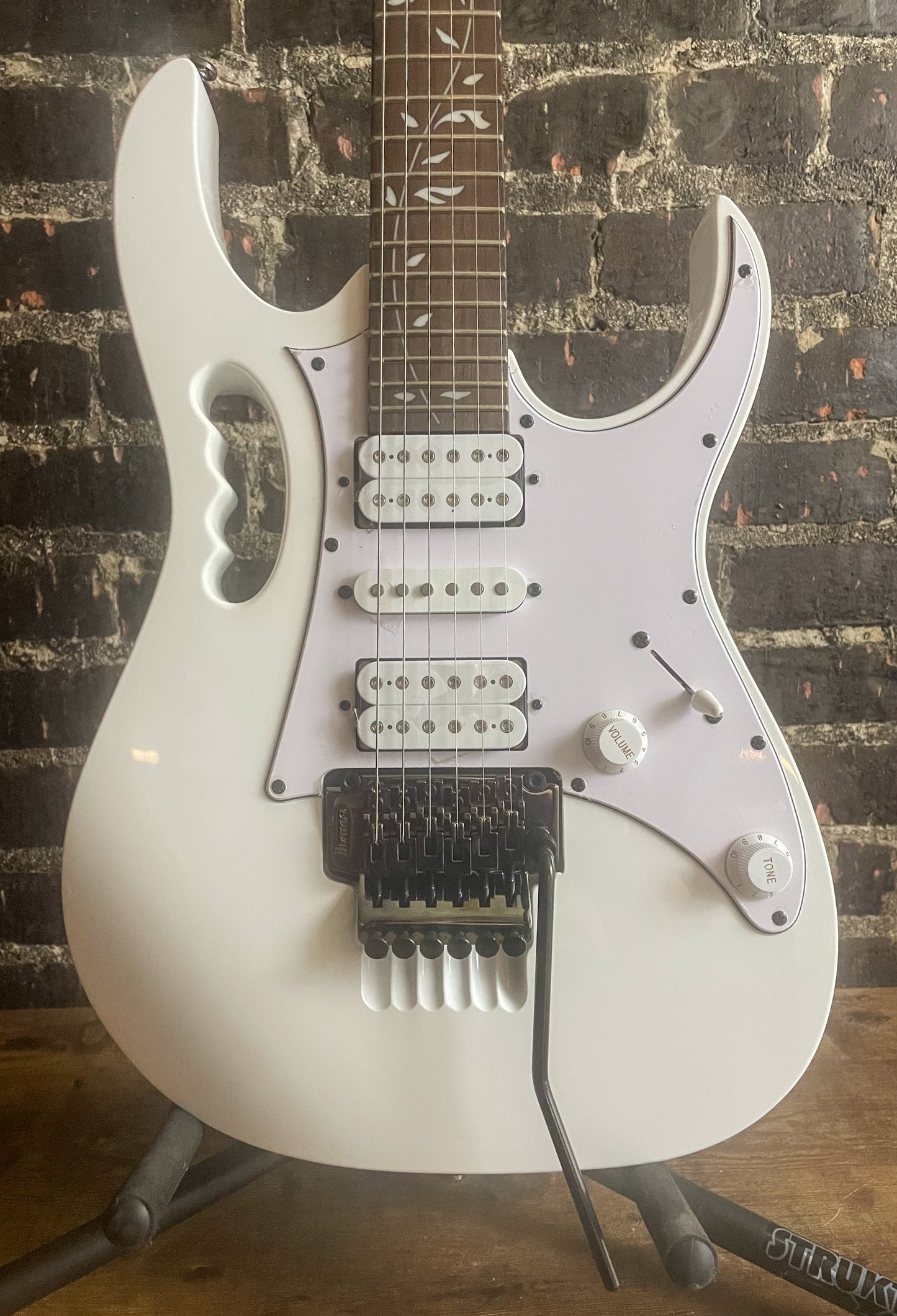 Ibanez Steve Vai Signature JEMJR - White
