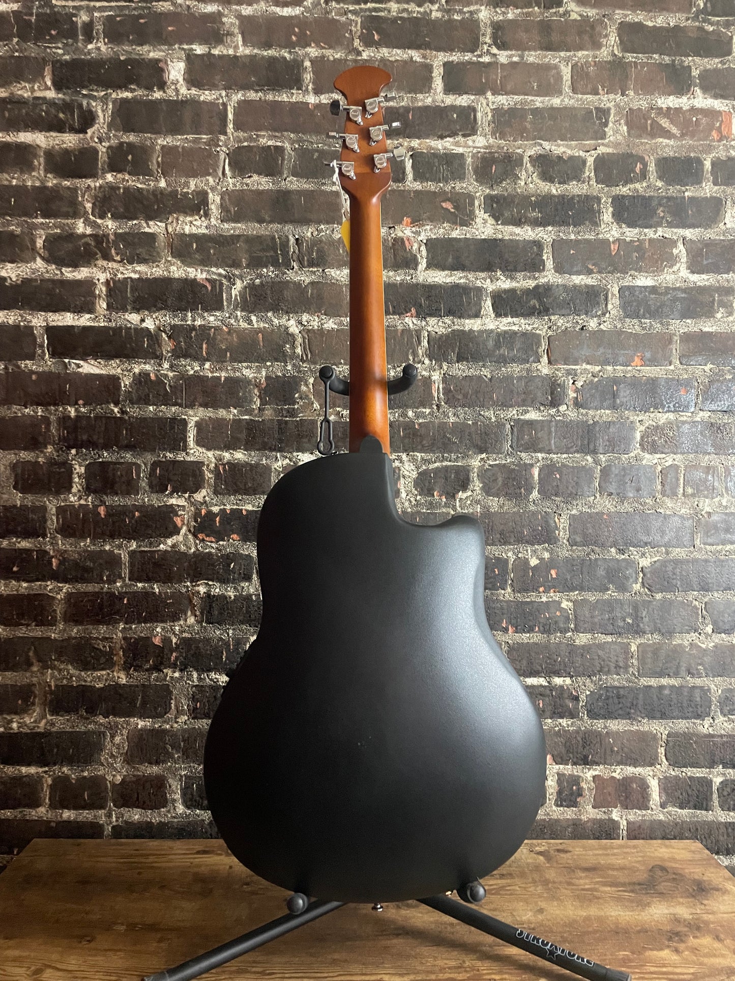 Ovation Celebrity Left-handed Acoustic-electric Guitar - Natural (USED)