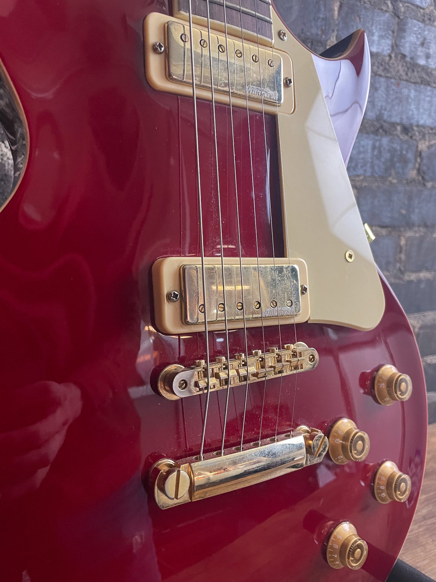 2020 Vintage V100M-WR - Wine Red (USED)