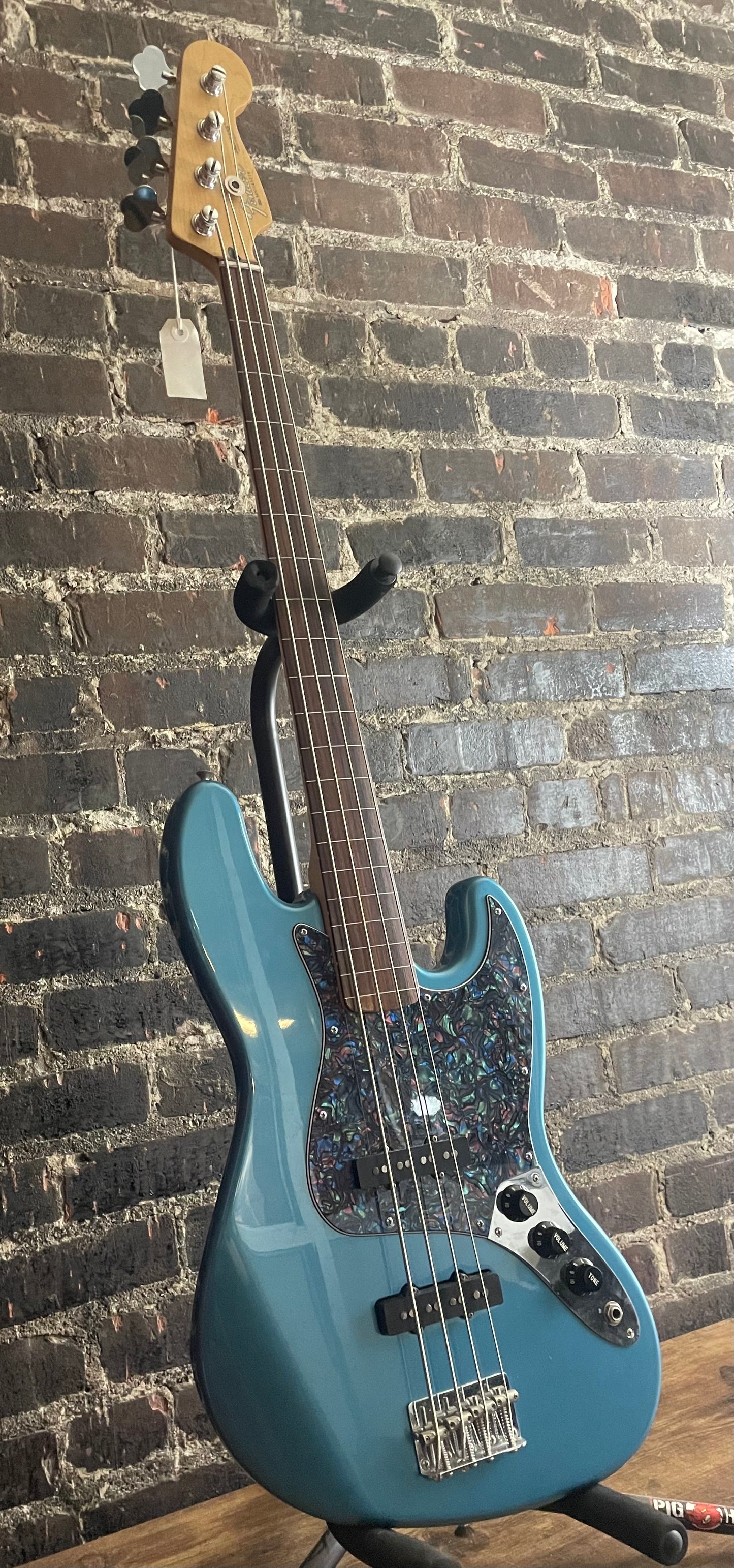 2007 Fender Standard Fretless Jazz Bass- Lake Placid Blue (USED)