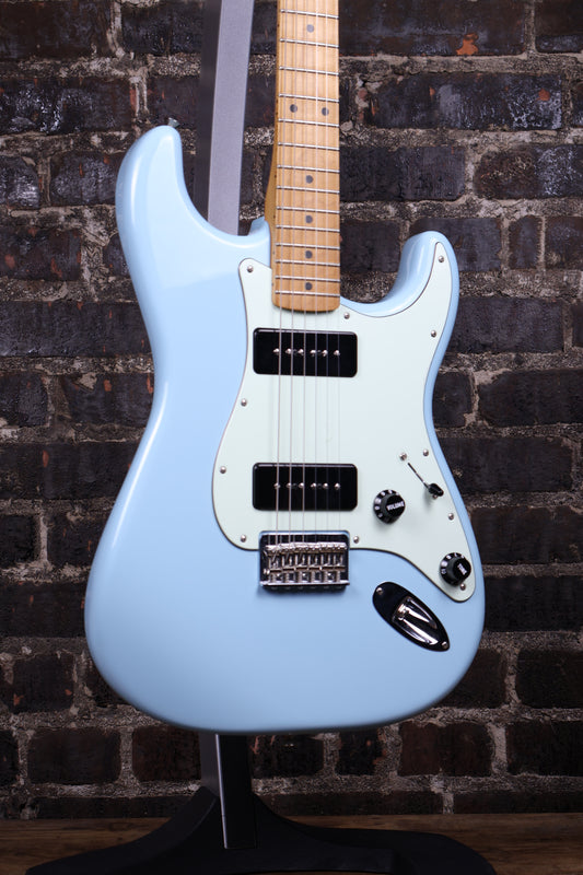 Fender Noventa Stratocaster Maple Fingerboard Electric Guitar Daphne Blue (B-Stock)