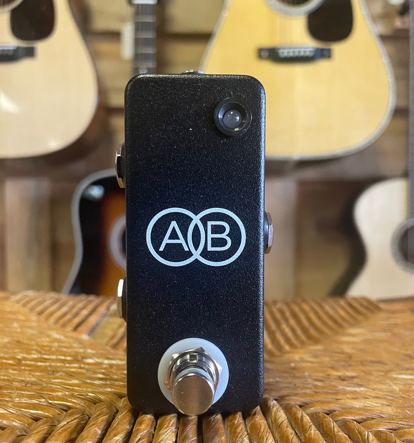 JHS Mini A/B Box 2-channel Line Switcher Pedal (NEW)