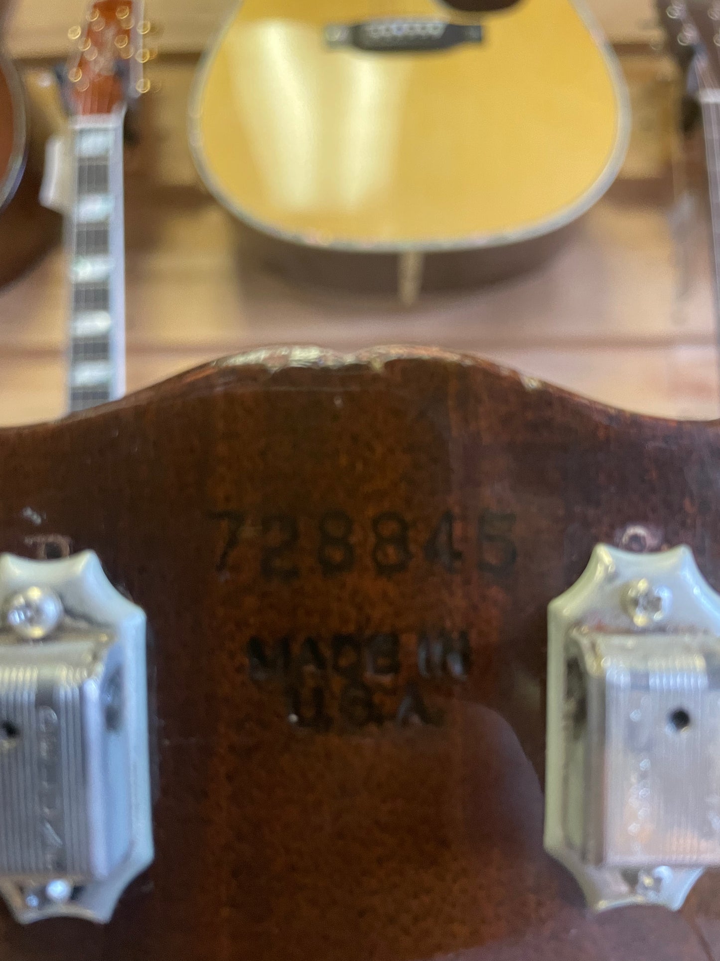 Early 70’s Gibson J-160E Custom- Sunburst (USED)