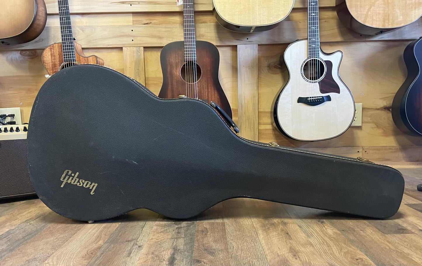 Early 70’s Gibson J-160E Custom- Sunburst (USED)