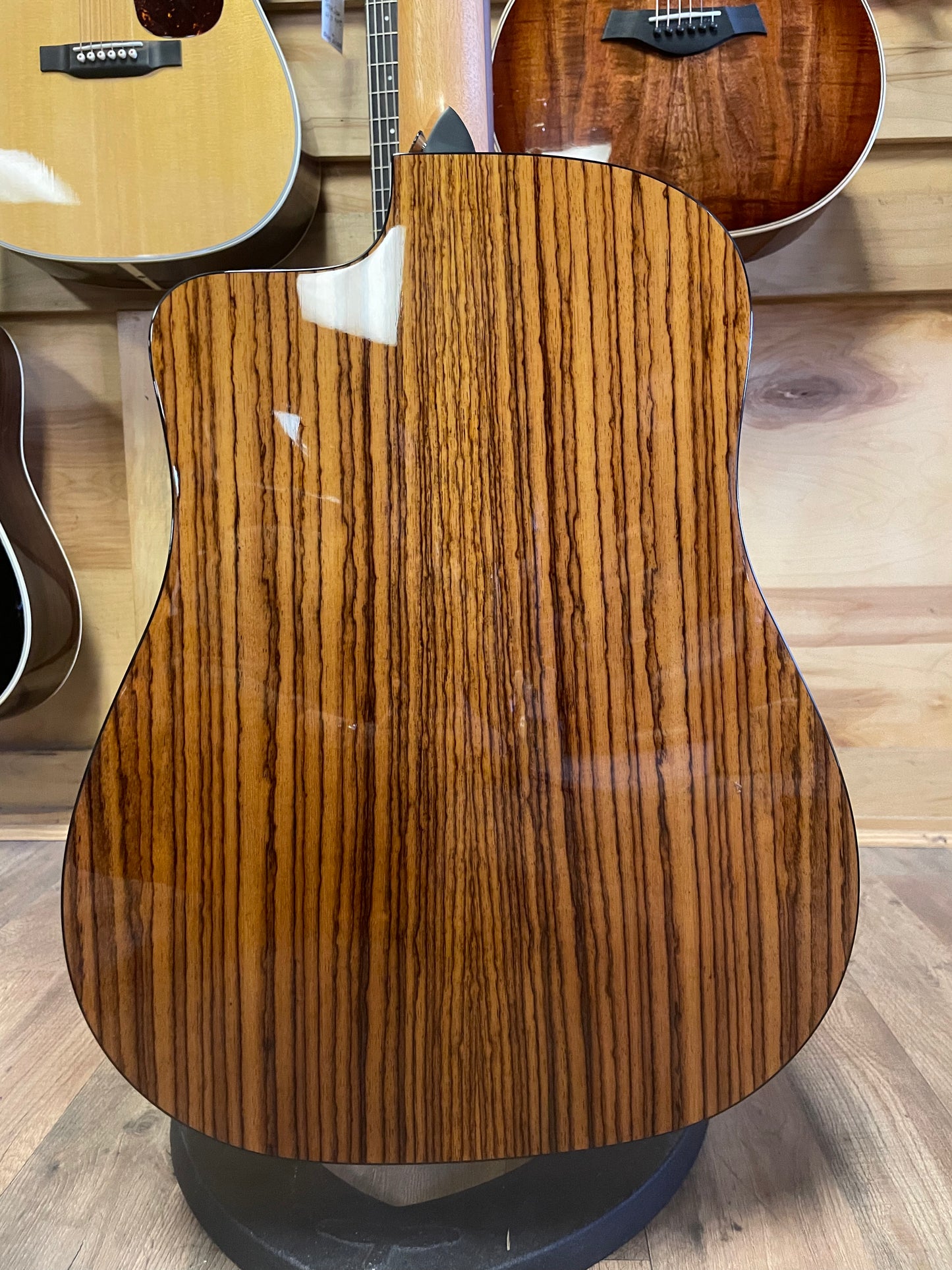 Taylor 210ce Plus (NEW)