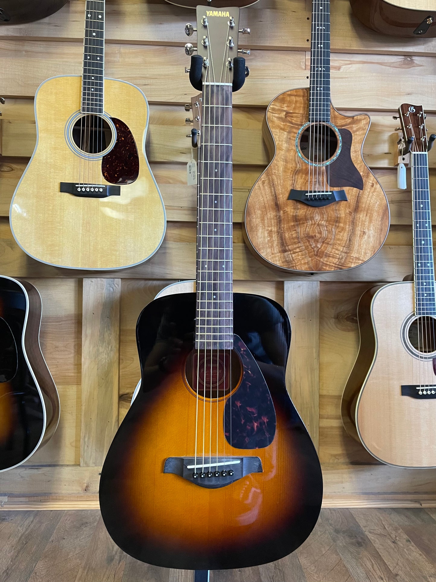 Yamaha JR2 3/4 Scale Folk Guitar-Tobacco Sunburst (NEW)