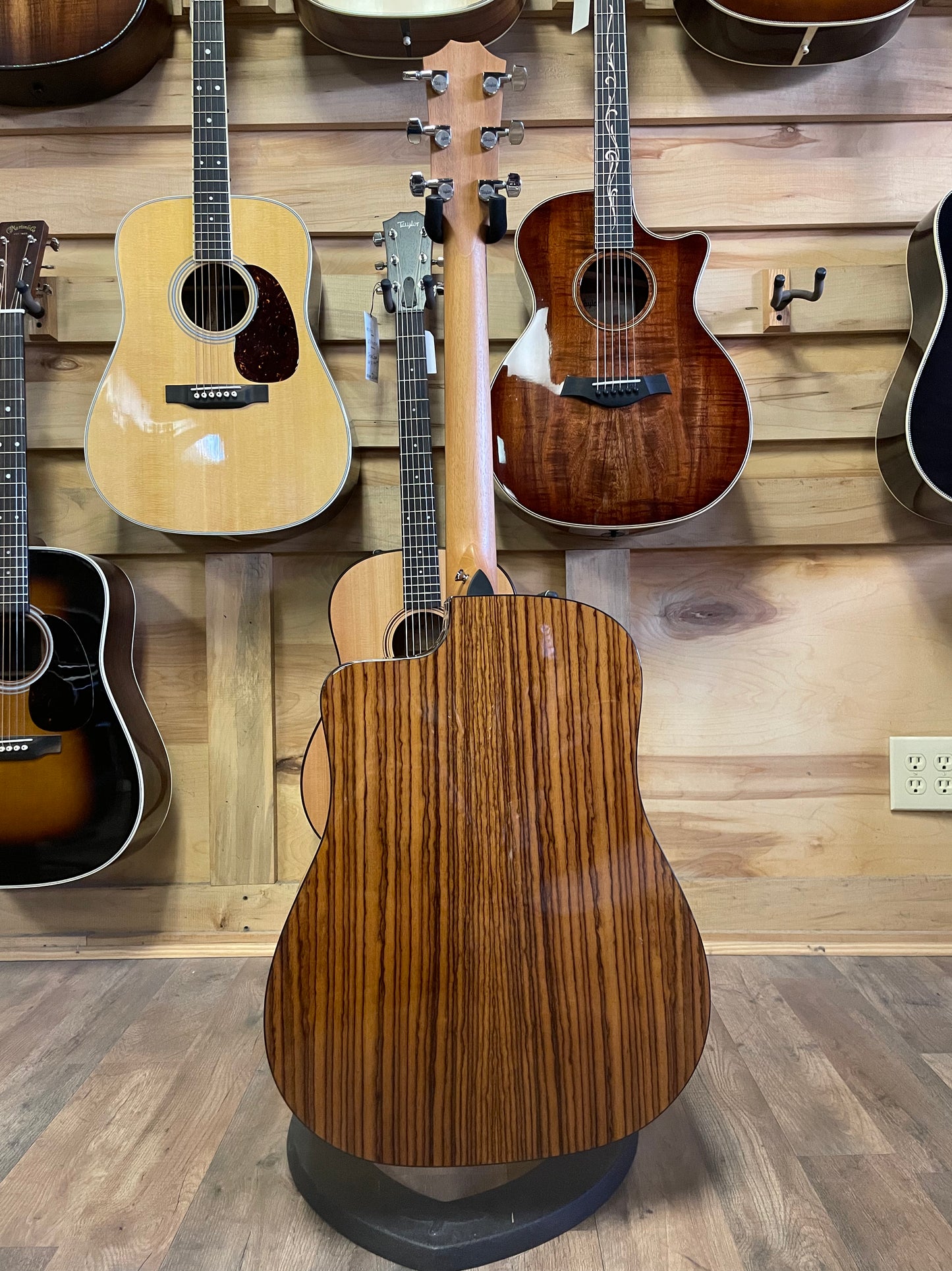 Taylor 210ce Plus