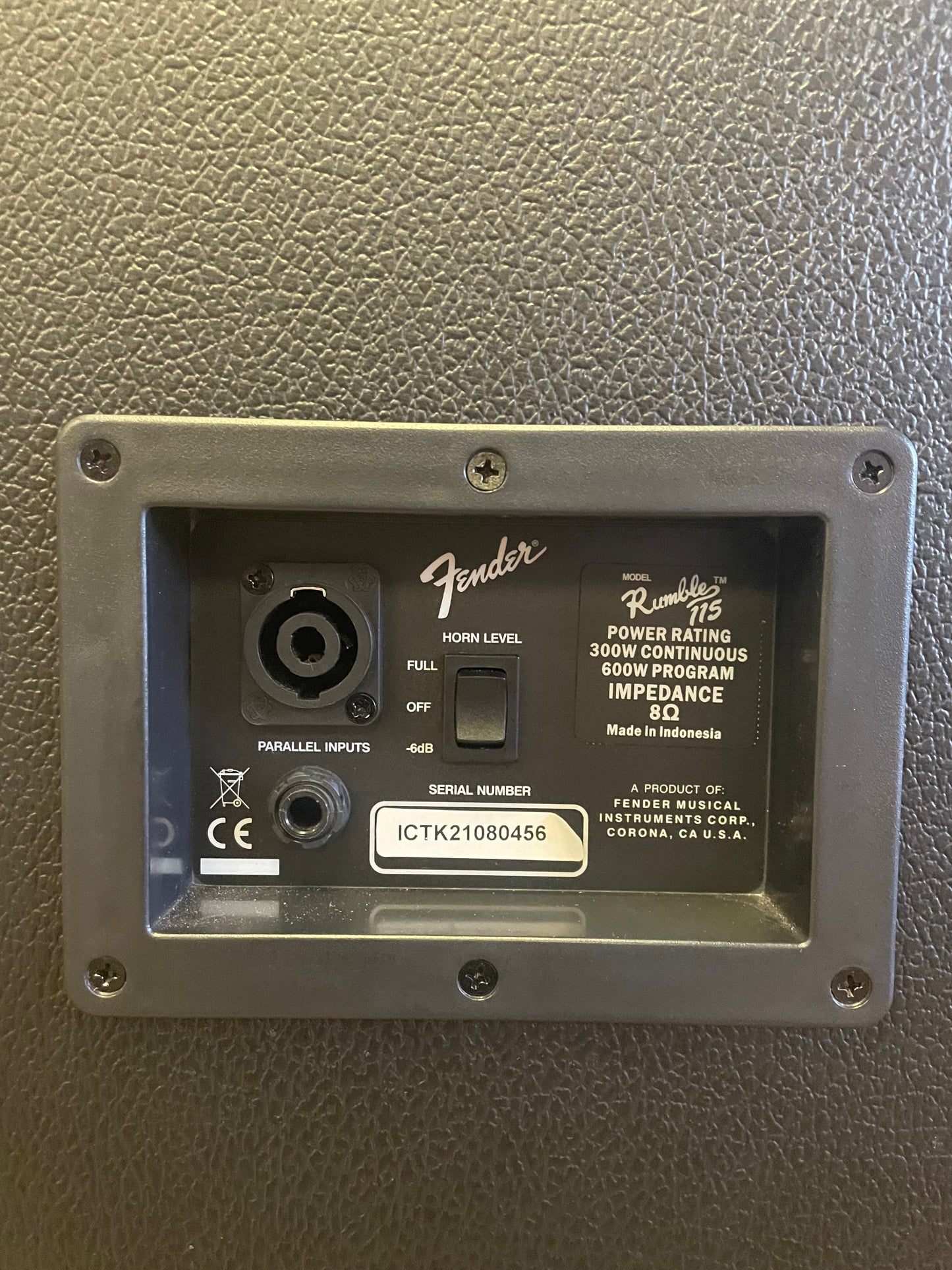 Fender Rumble 115 - 1x15" 300-watt Bass Cabinet