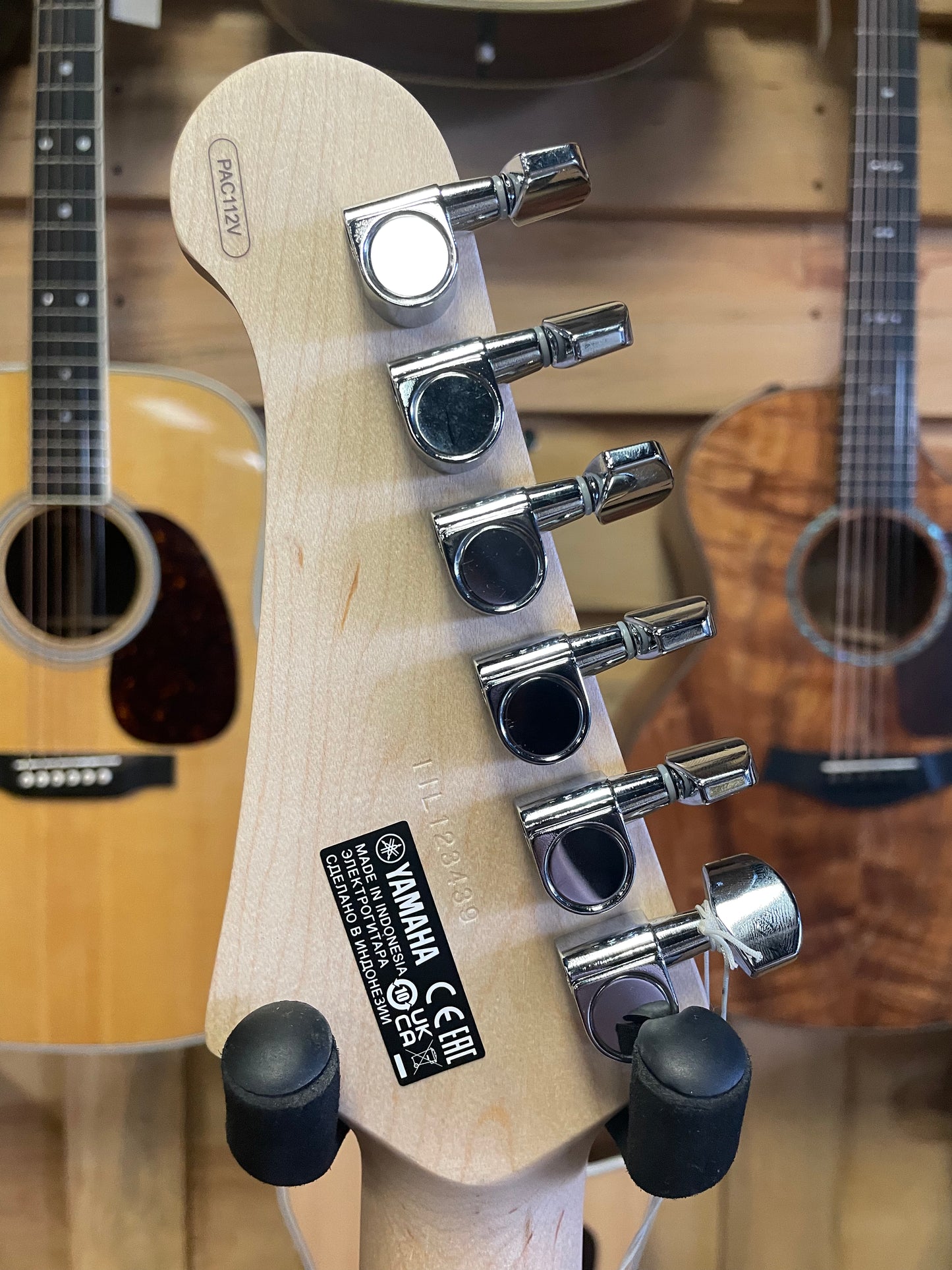 Yamaha PAC112V Pacifica-Vintage White