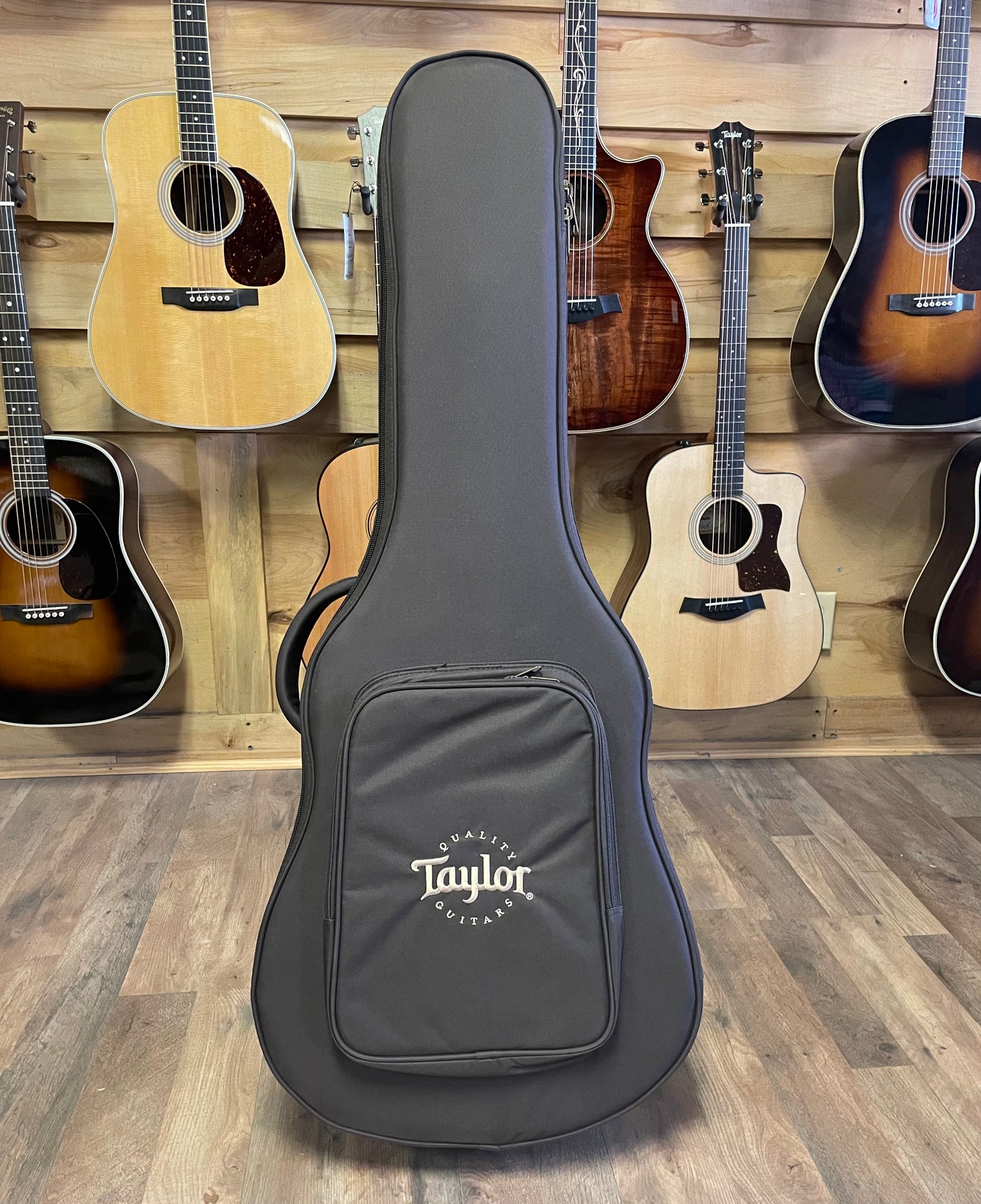 Taylor 210ce Plus