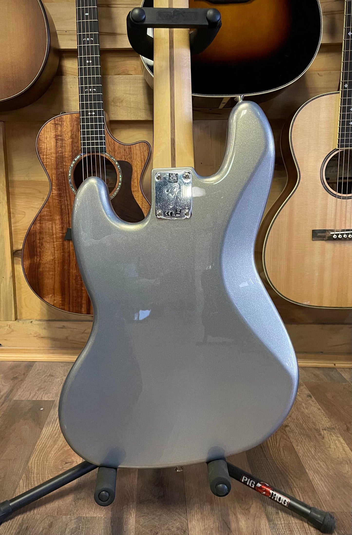 Fender Player Jazz Bass - Silver with Pau Ferro Fingerboard