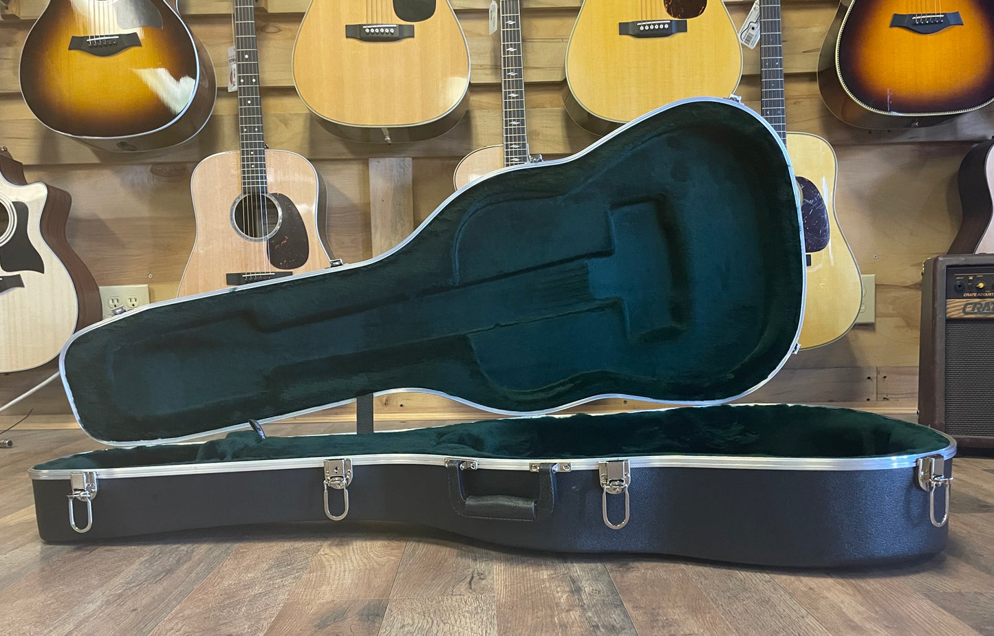 Martin D28-Ambertone (NEW)