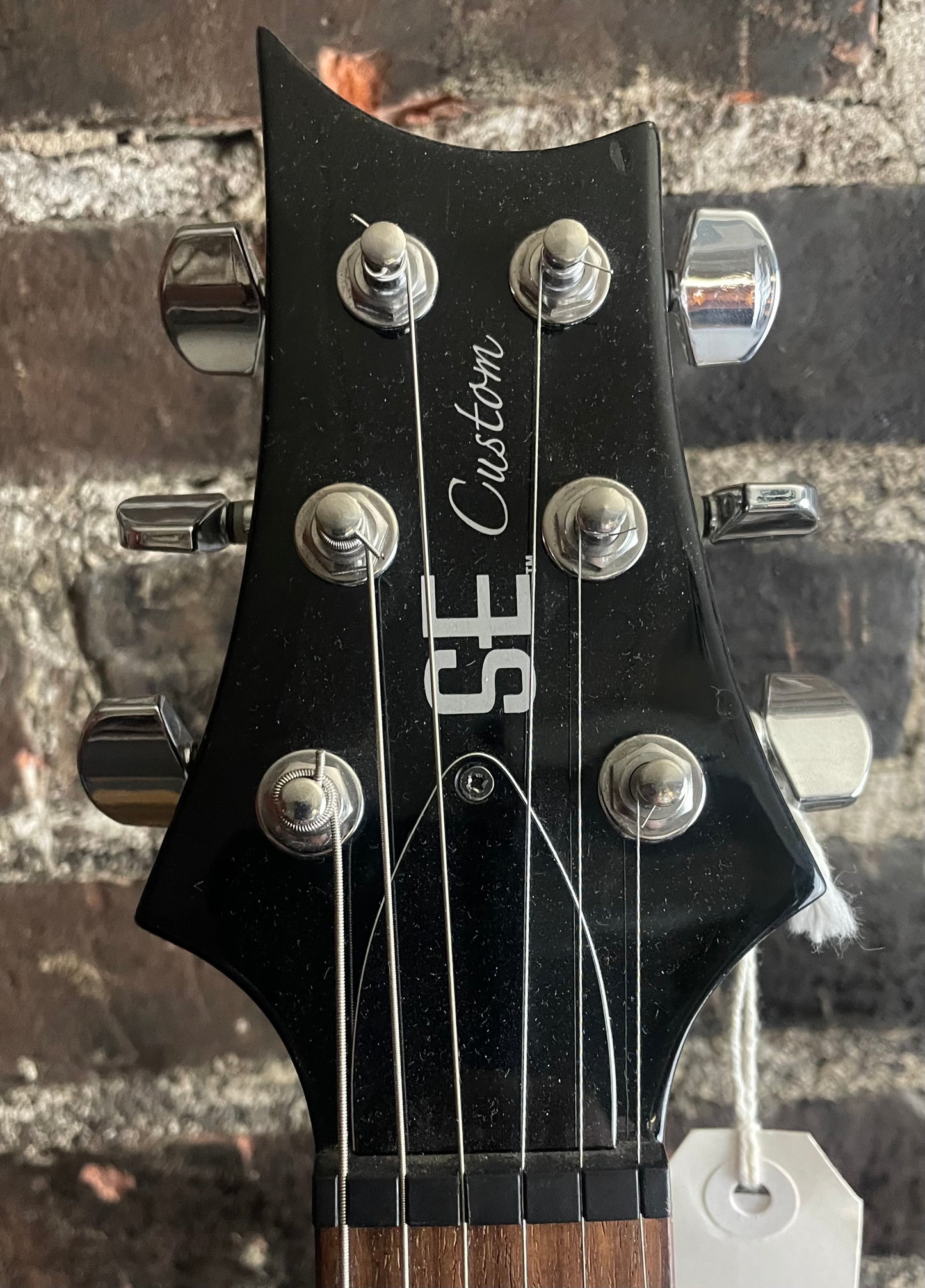 2000’s PRS SE Custom 24 w/ tremolo (USED)