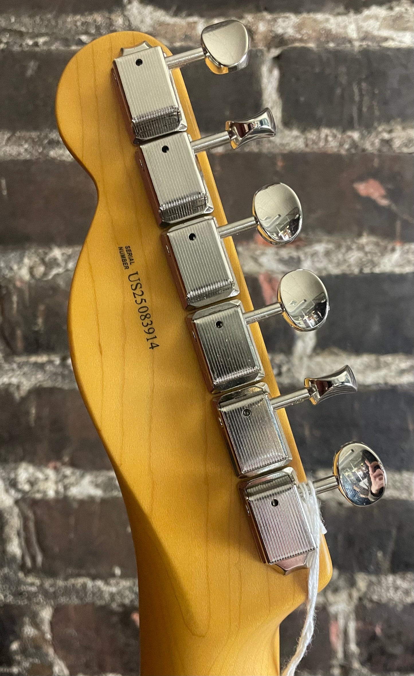 Fender American Professional Classic Telecaster Electric Guitar - Butterscotch Blonde