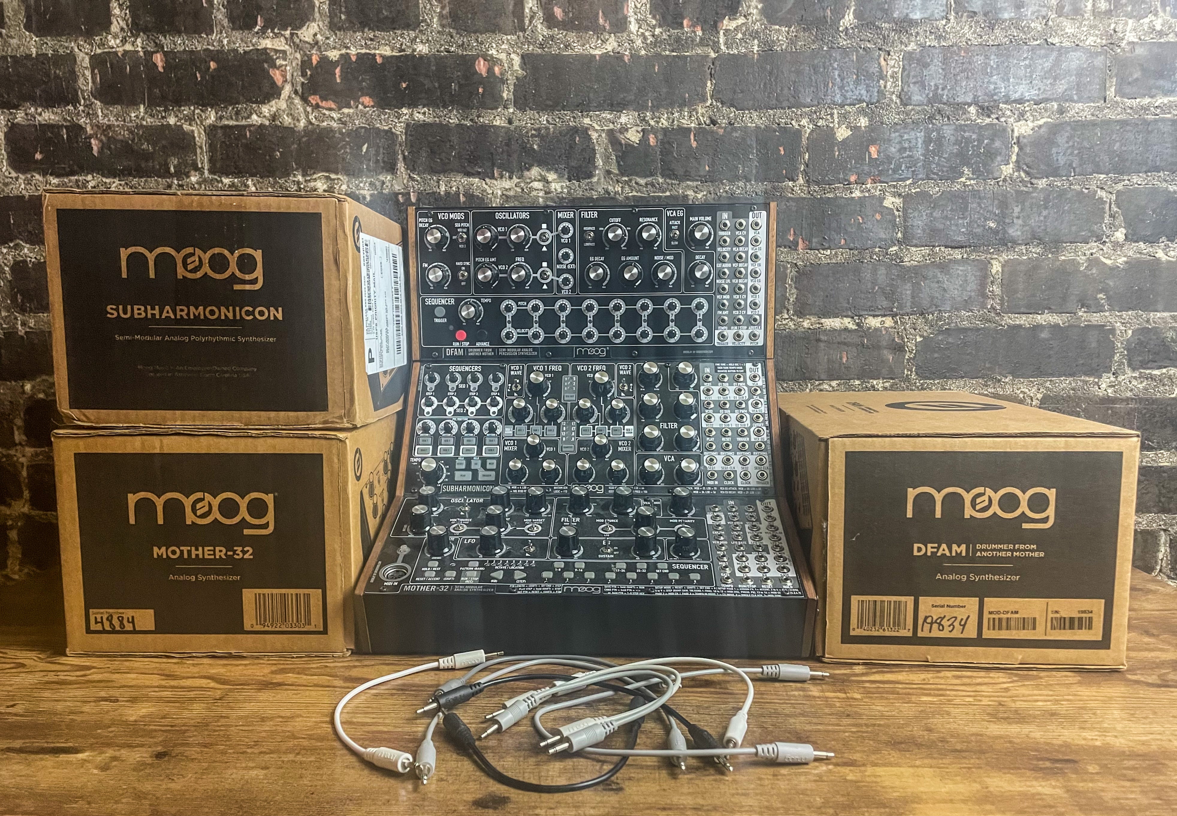 Moog mother32+subharmonicon元箱に入れ発送致します