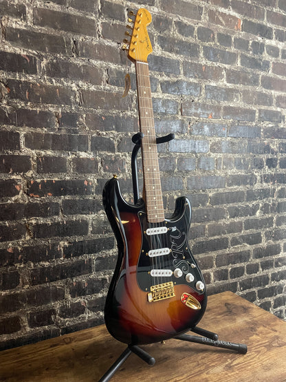 2023 Fender Stevie Ray Vaughan Stratocaster - 3-Tone Sunburst (USED)
