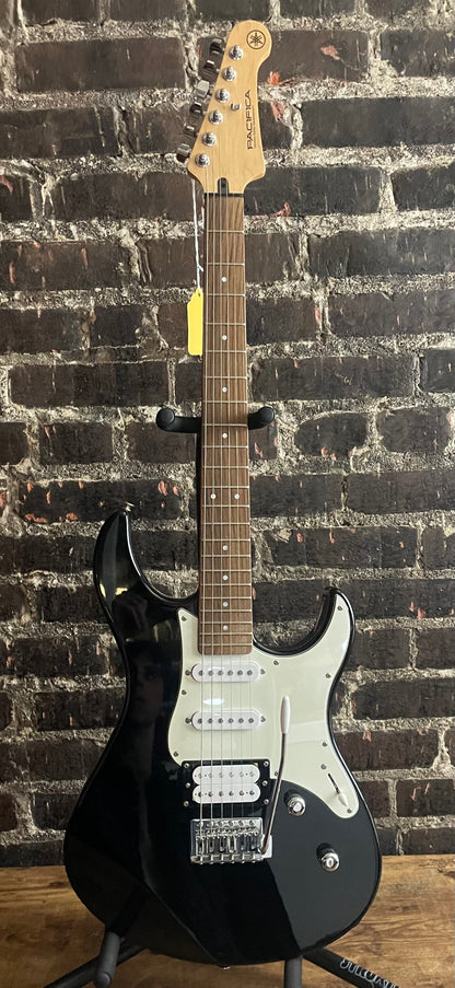 Yamaha PAC112V Pacifica Electric Guitar - Black