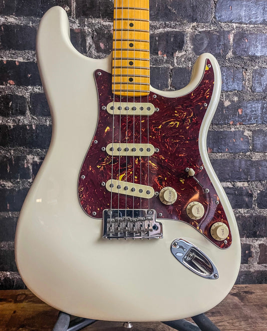2022 Fender American Professional II Stratocaster with Maple Fretboard - Olympic White (USED)