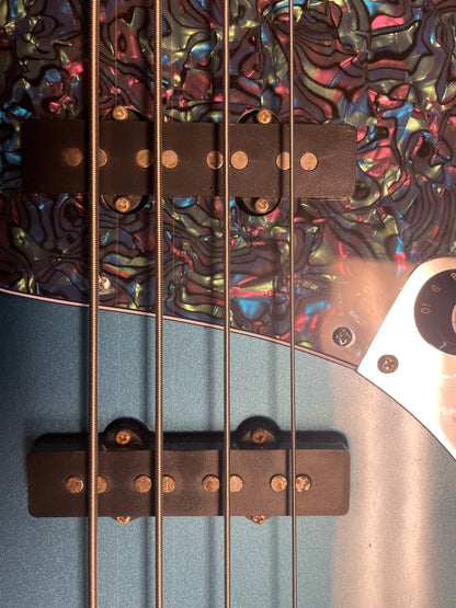2007 Fender Standard Fretless Jazz Bass- Lake Placid Blue (USED)