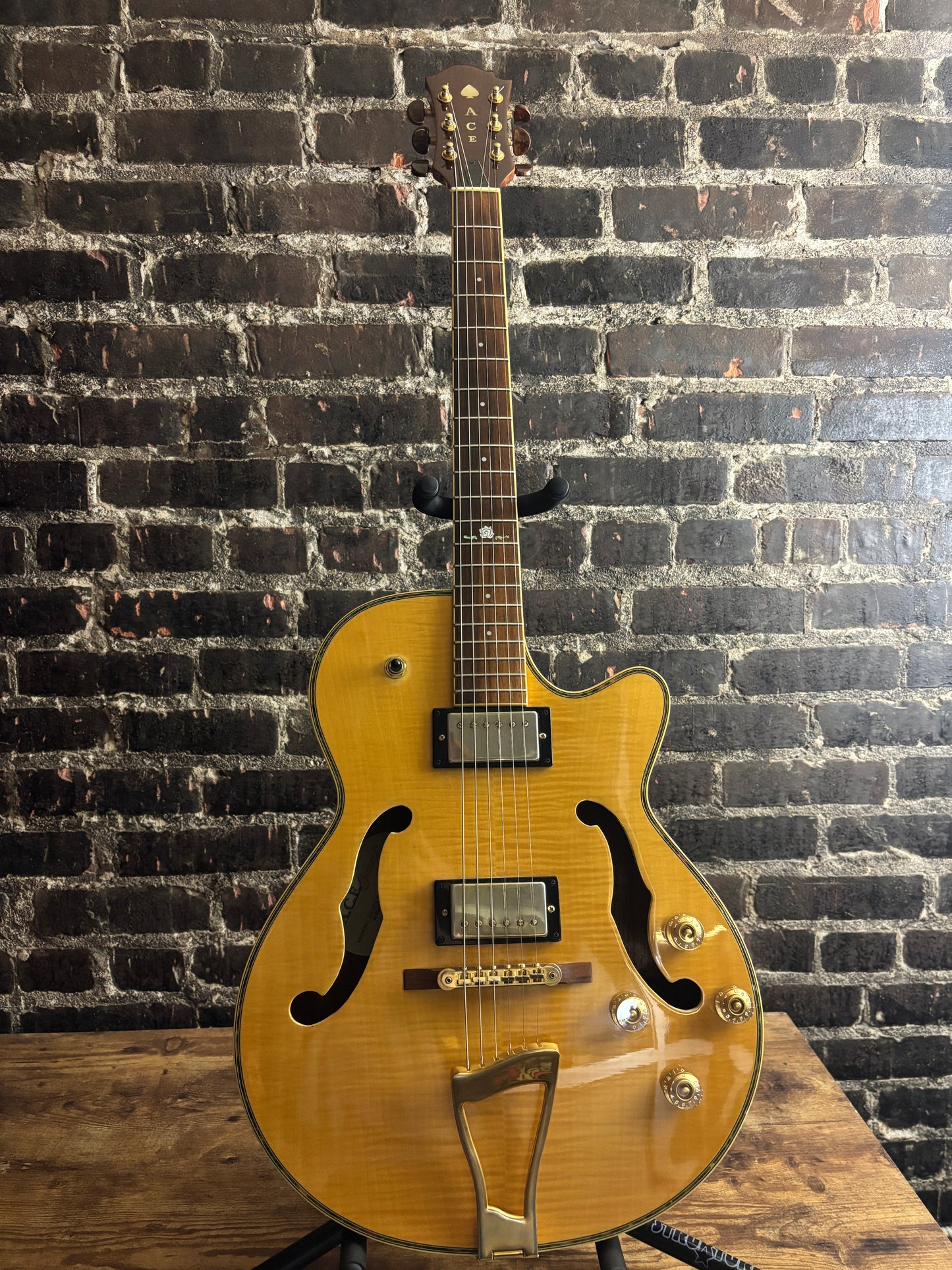 Ace Swingmaster hollowbody electric guitar (USED)