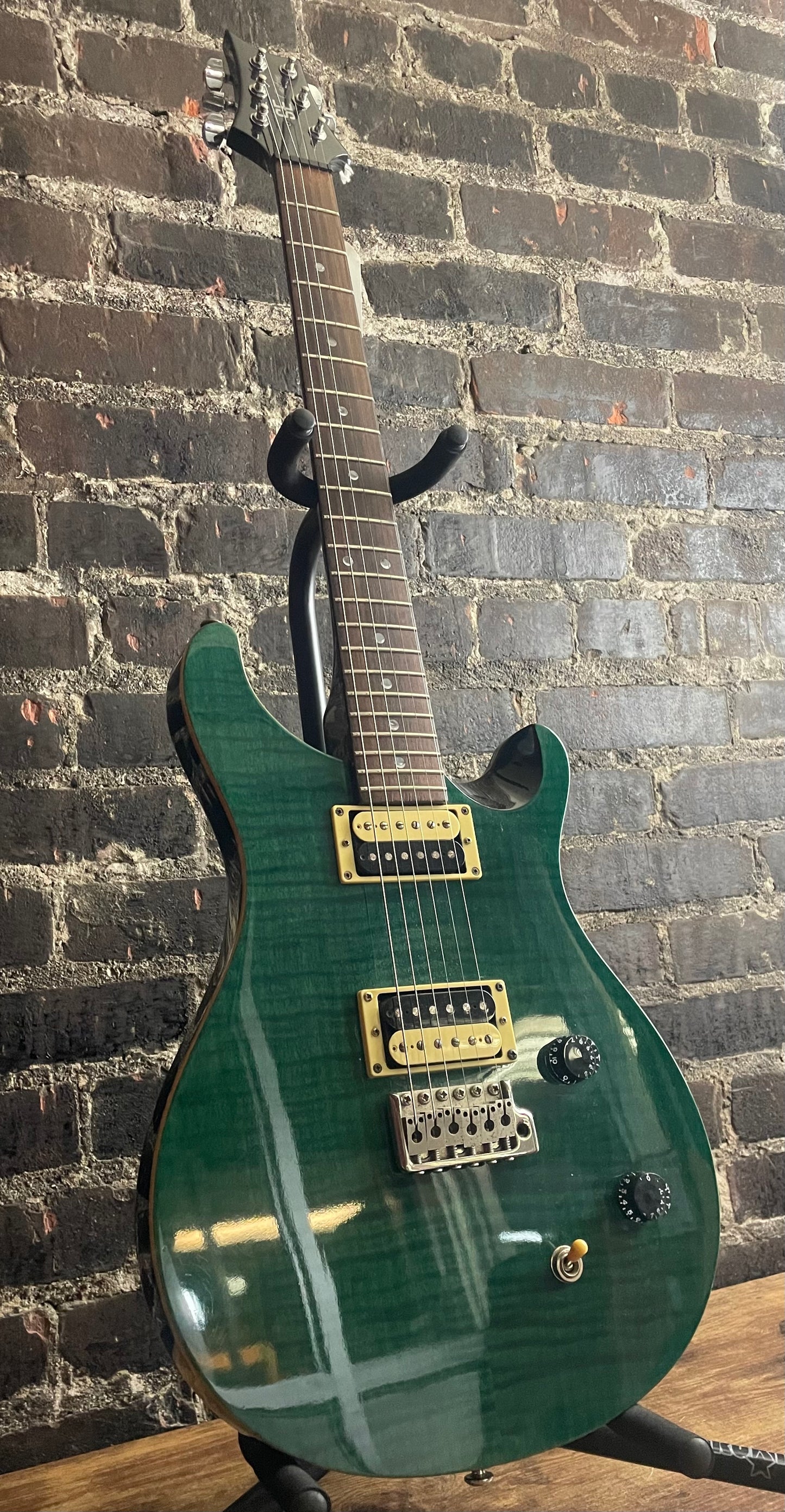 2000’s PRS SE Custom 24 w/ tremolo (USED)