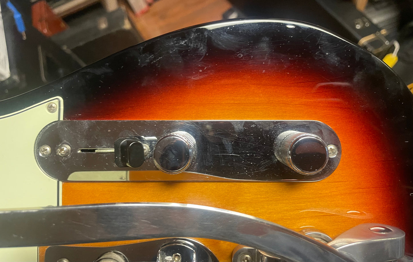 2019 Fender Vintera '60s Telecaster Bigsby - 3-color Sunburst (USED)