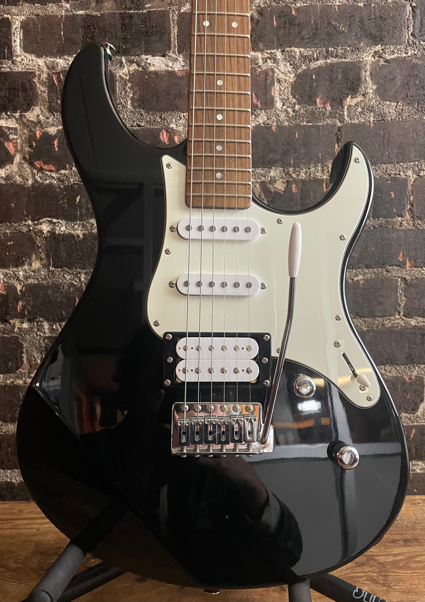 Yamaha PAC112V Pacifica Electric Guitar - Black