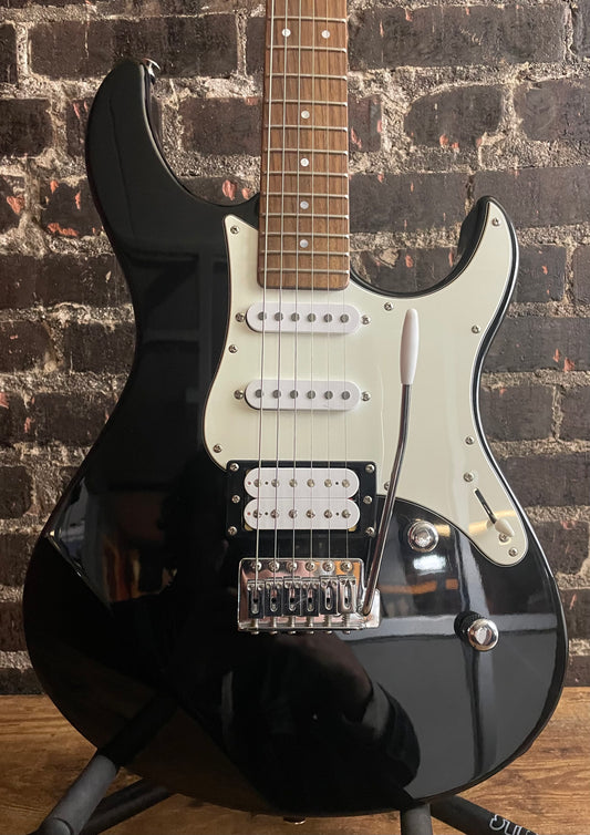 Yamaha PAC112V Pacifica Electric Guitar - Black