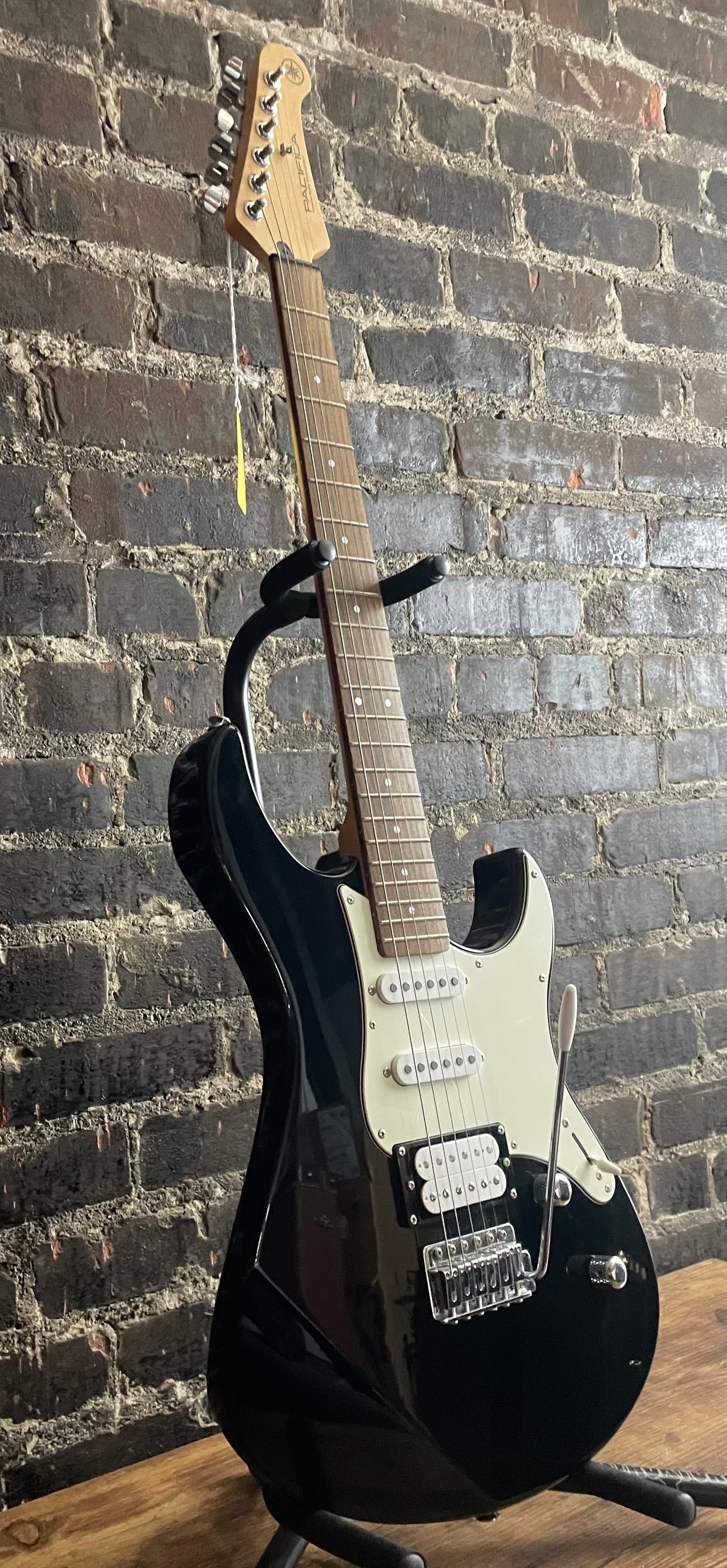 Yamaha PAC112V Pacifica Electric Guitar - Black