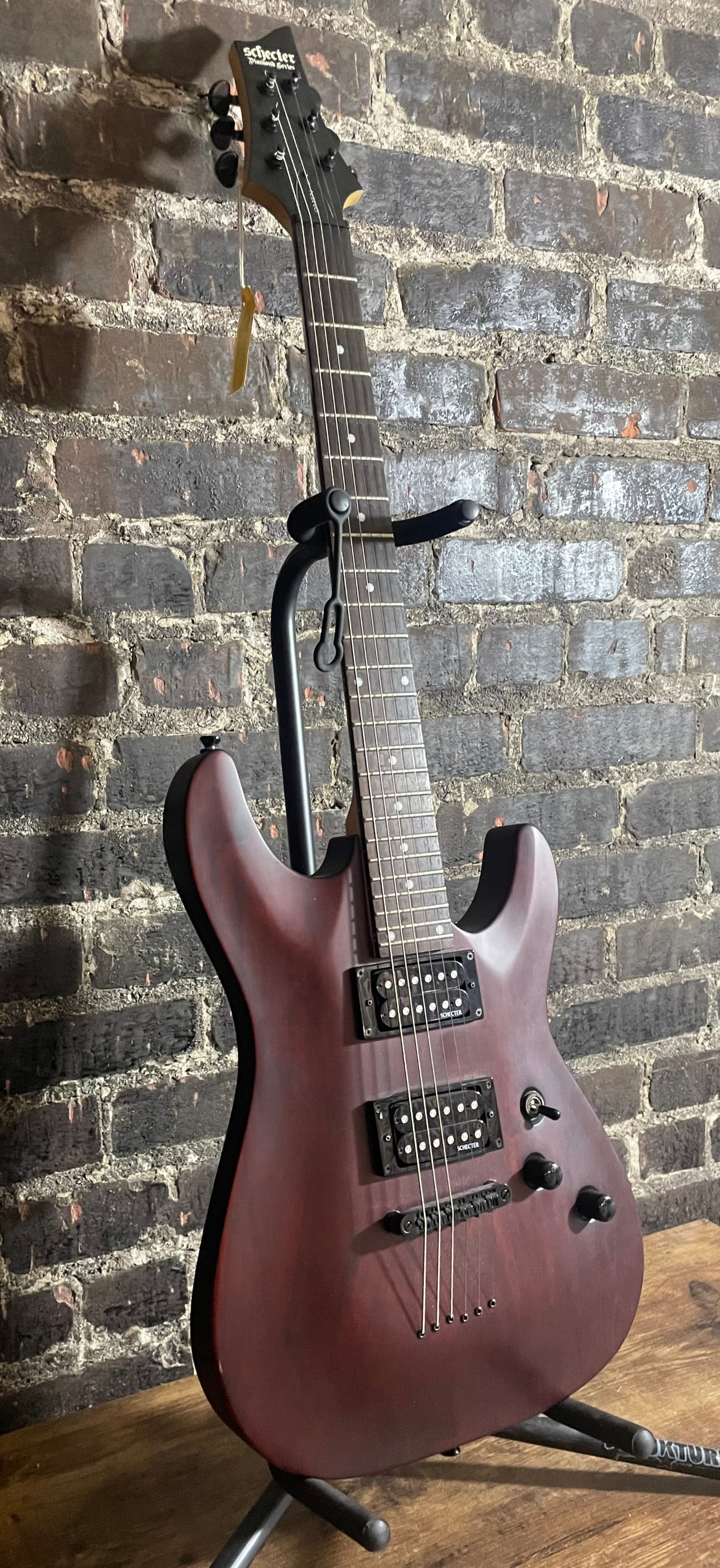 Schecter Omen-6 - Walnut Satin (USED)