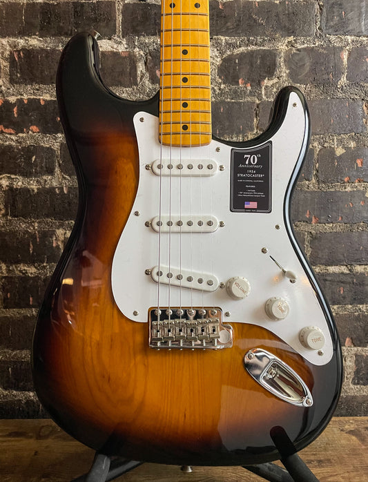 Fender 70th-anniversary American Vintage II 1954 Stratocaster - 2-color Sunburst