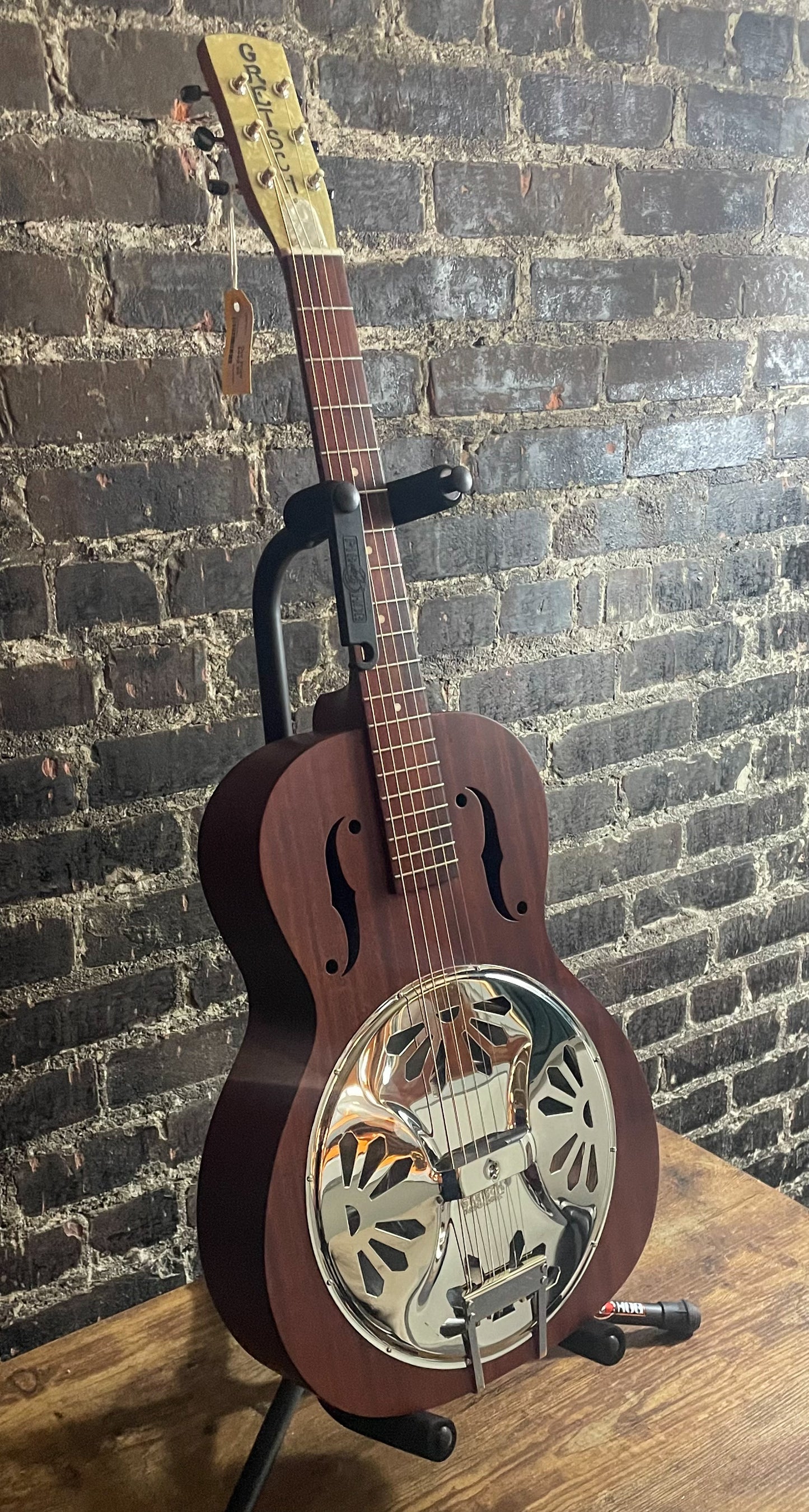 Gretsch G9200 Boxcar Round-neck, Mahogany Body Resonator