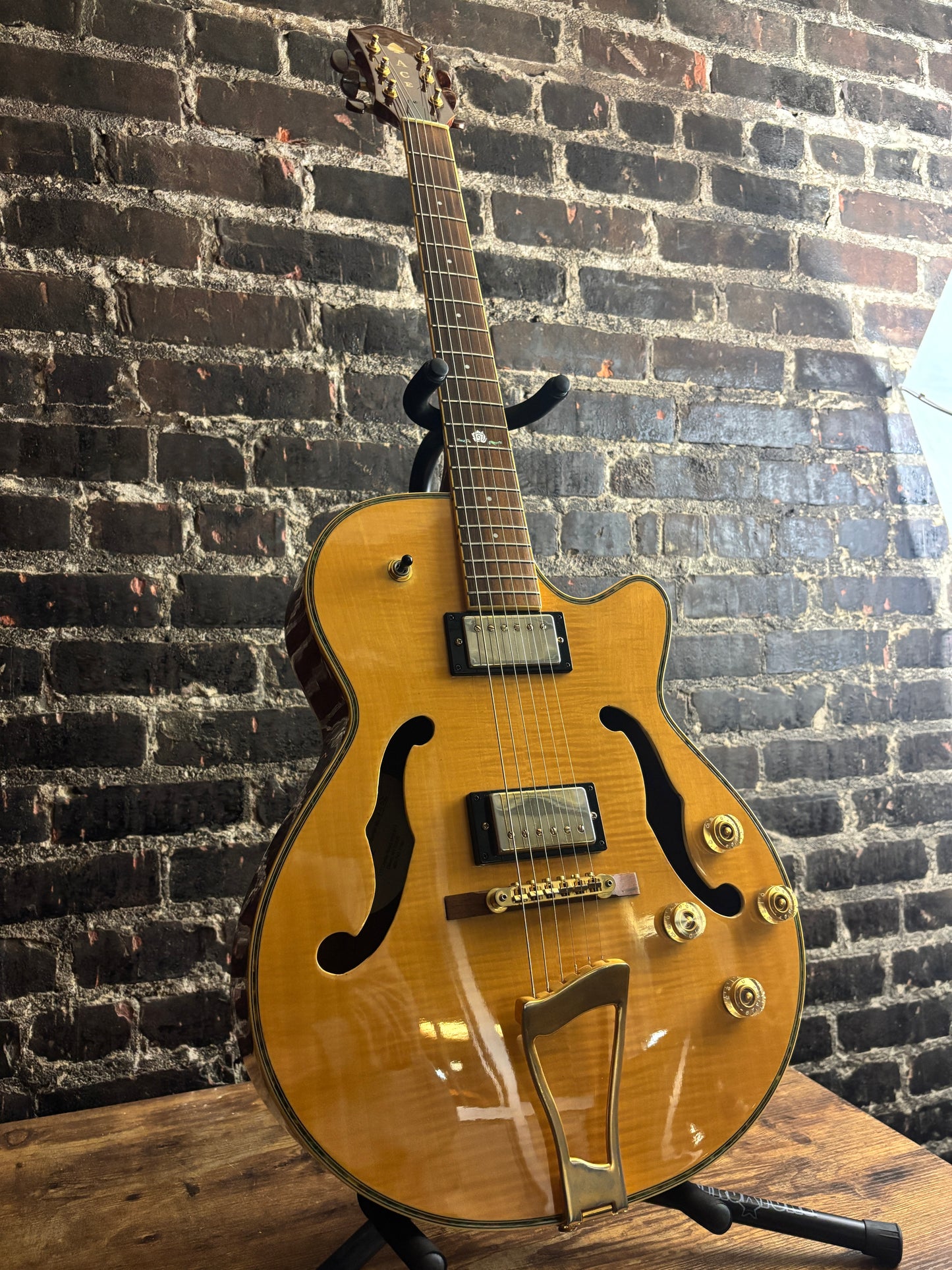 Ace Swingmaster hollowbody electric guitar (USED)