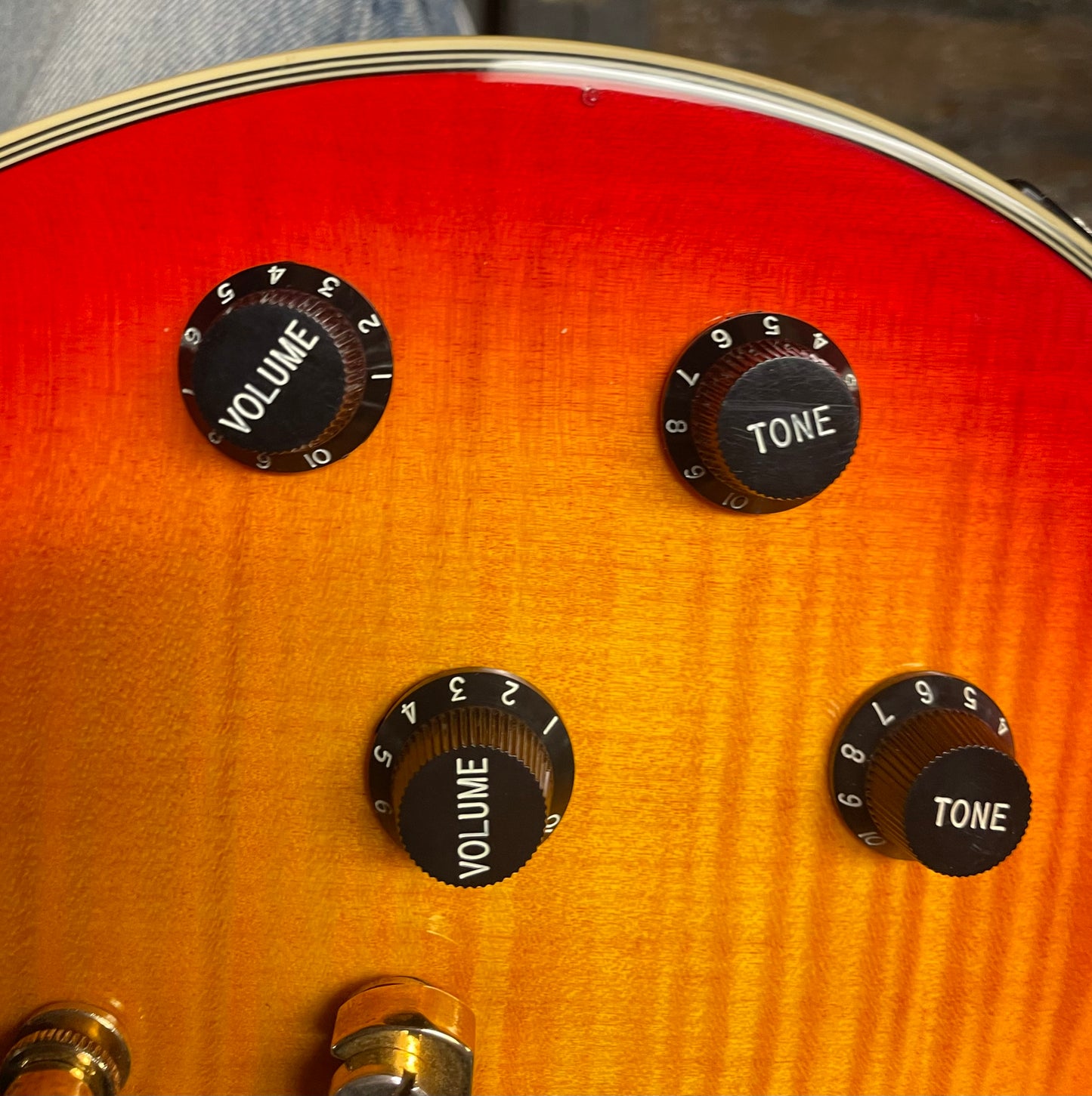 2005 Epiphone Les Paul Custom-Sunburst (USED)