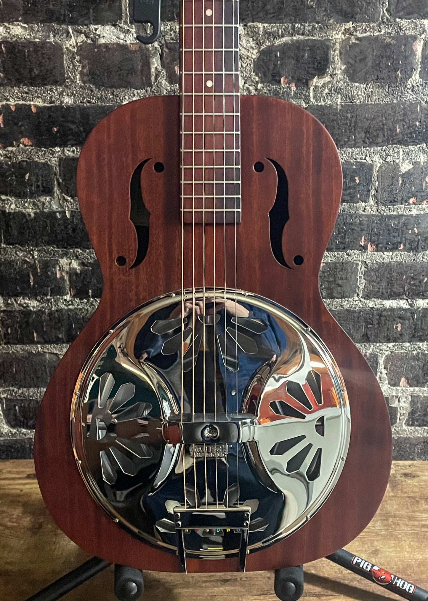 Gretsch G9200 Boxcar Round-neck, Mahogany Body Resonator