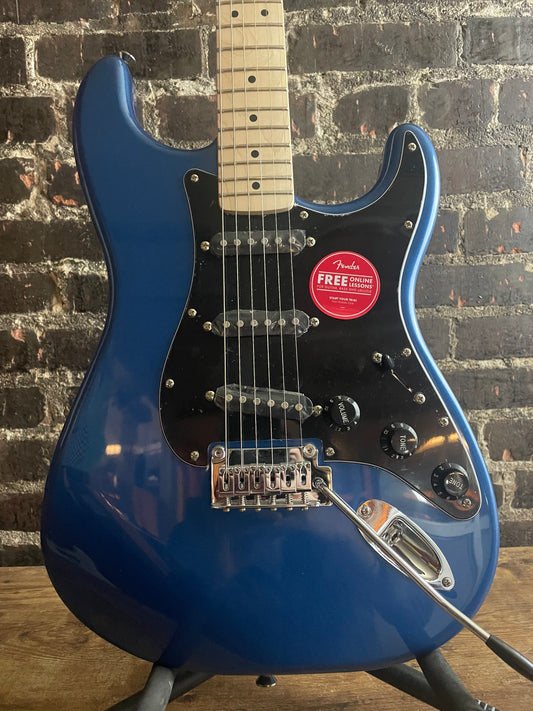 Squier Affinity Series Stratocaster Electric Guitar - Lake Placid Blue with Maple Fingerboard