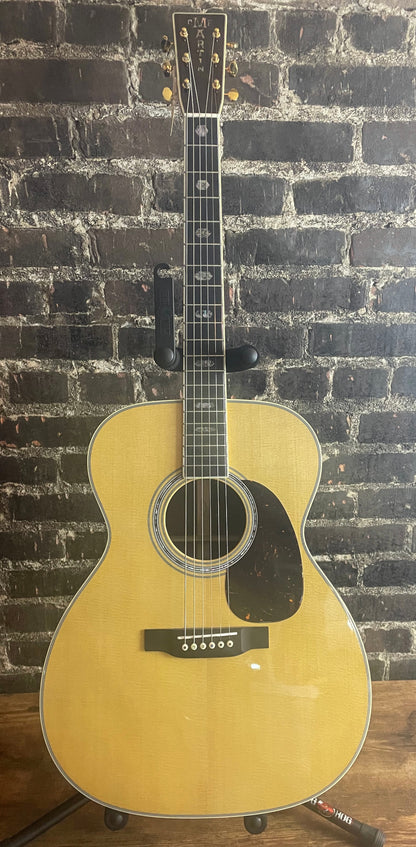 Martin J-40 Jumbo Acoustic Guitar - Natural