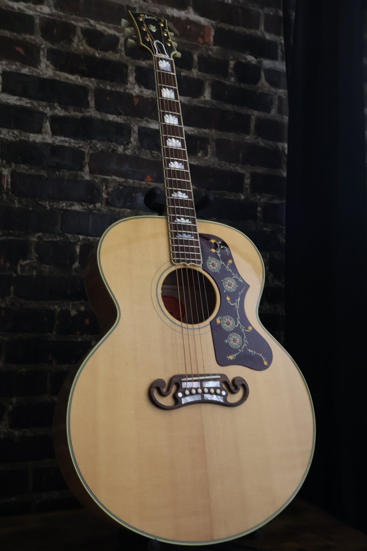 Gibson SJ-200 Original Acoustic-Electric Guitar Antique Natural