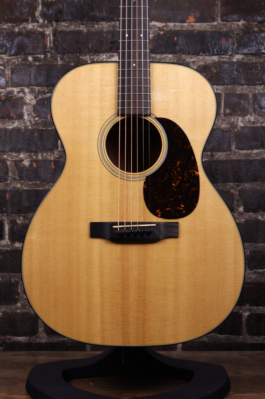 Martin 00018 Acoustic Guitar (USED)