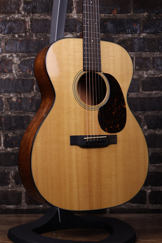 Martin 00018 Acoustic Guitar (USED)